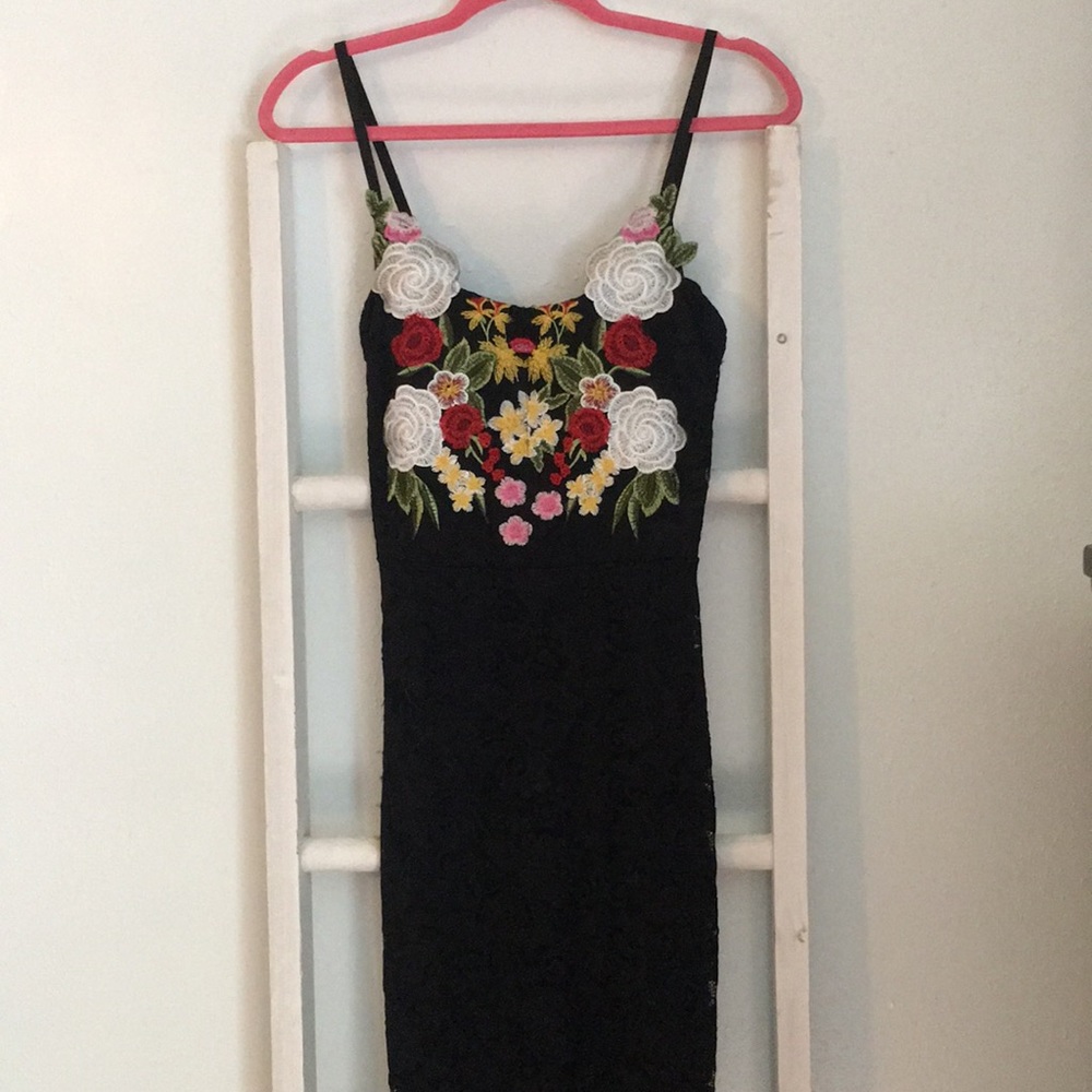 Embroidered floral spaghetti mermaid lace dress